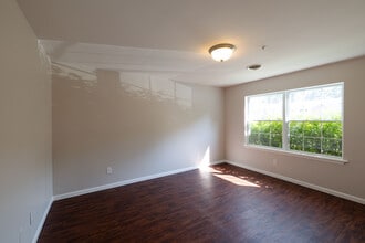 Greenbush Terrace in East Greenbush, NY - Building Photo - Interior Photo