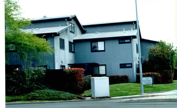 Sycamore Tella in Davis, CA - Foto de edificio - Building Photo