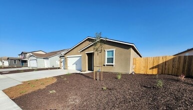 7810 Rockport Ave in Bakersfield, CA - Building Photo - Building Photo