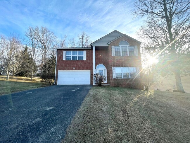 275 Barkwood St in Christiansburg, VA - Building Photo - Building Photo