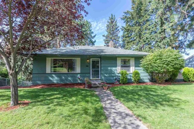 4821 N Greenwood Blvd in Spokane, WA - Foto de edificio - Building Photo