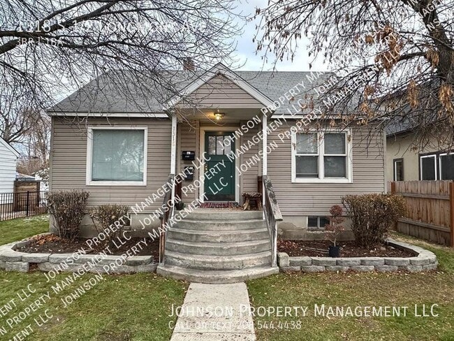 property at 1105 1/2-S 1/2 S Longmont Ave