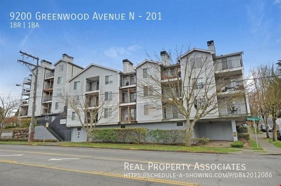 9200 Greenwood Ave N in Seattle, WA - Building Photo