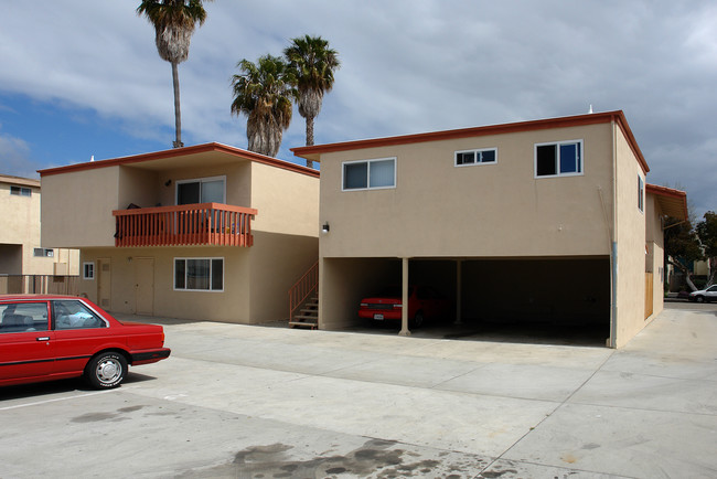 301 Ellwood Beach Dr in Goleta, CA - Foto de edificio - Building Photo