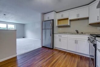 9 Cross St in Chelmsford, MA - Building Photo - Building Photo