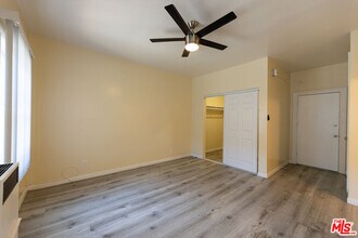946 S Burlington Ave in Los Angeles, CA - Building Photo - Building Photo