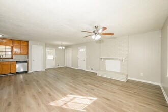 6490 Executive Dr in Winston, GA - Foto de edificio - Building Photo