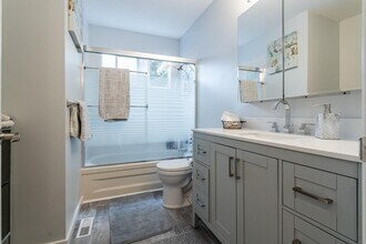 21209 Dewdney Trunk Rd in Maple Ridge, BC - Building Photo - Building Photo