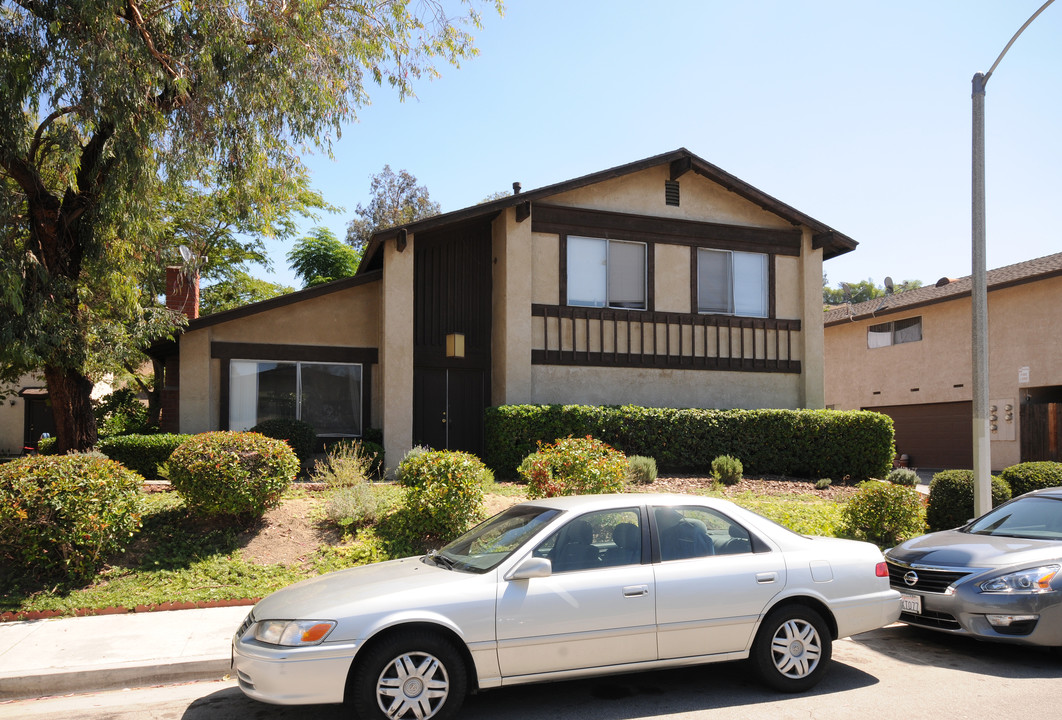 1725 E Nanette Ave in West Covina, CA - Foto de edificio