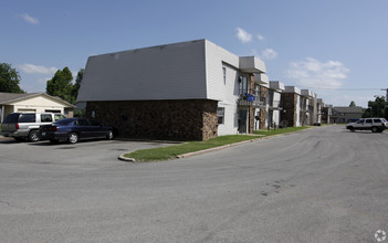 Peoria Gardens Apartments in Tulsa, OK - Foto de edificio - Building Photo