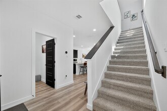 3233 Creston Gate Dr in Houston, TX - Building Photo - Building Photo