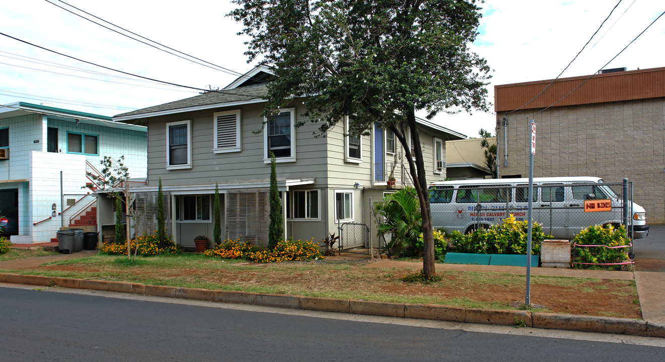 1812 Algaroba St in Honolulu, HI - Building Photo