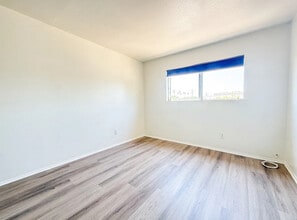 14746 Delano St in Van Nuys, CA - Building Photo - Building Photo