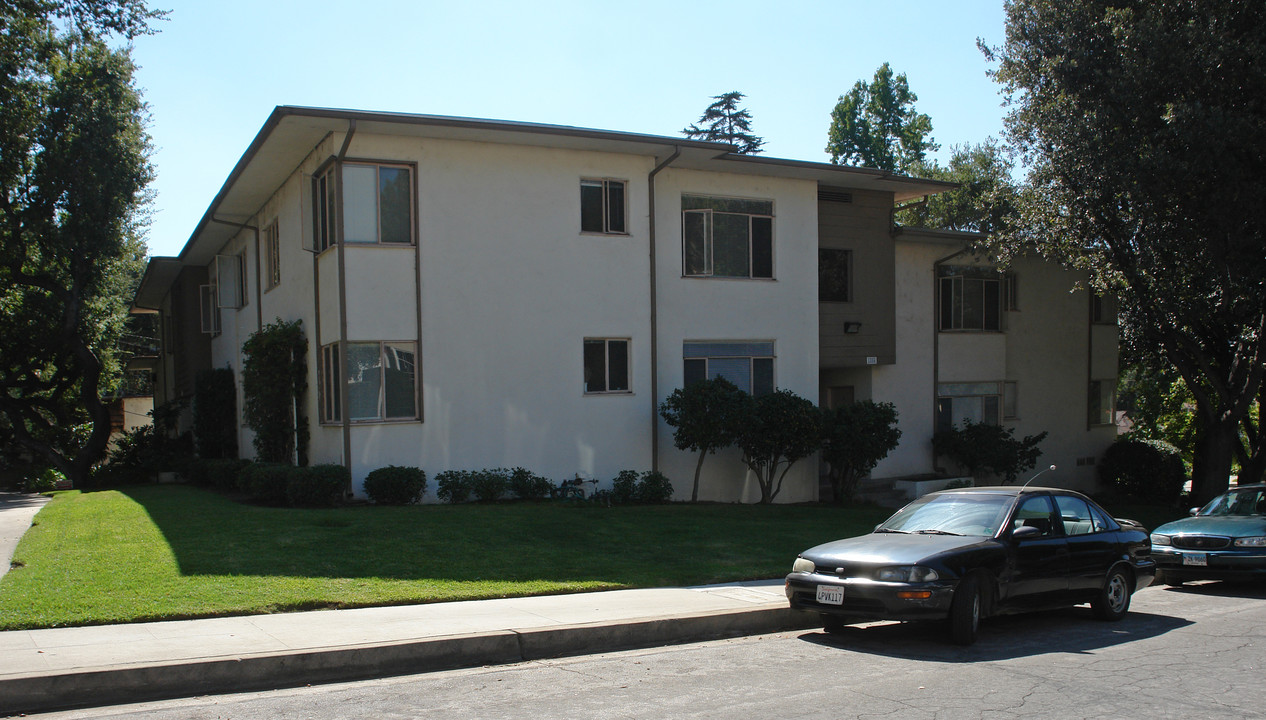 1804 Tamerlane Dr in Glendale, CA - Foto de edificio