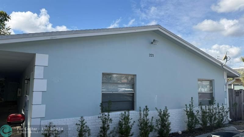 221 SE 11th Ave in Pompano Beach, FL - Building Photo