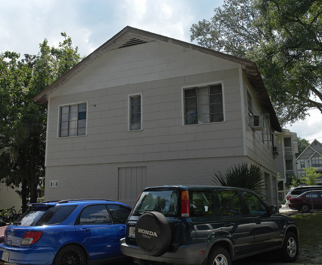 902 SW 7th Ave in Gainesville, FL - Foto de edificio - Building Photo