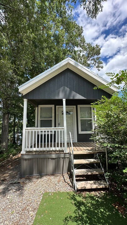 913 Finks Hideaway Rd in Monroe, LA - Building Photo
