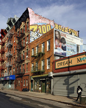 174 Delancey St in New York, NY - Building Photo - Building Photo