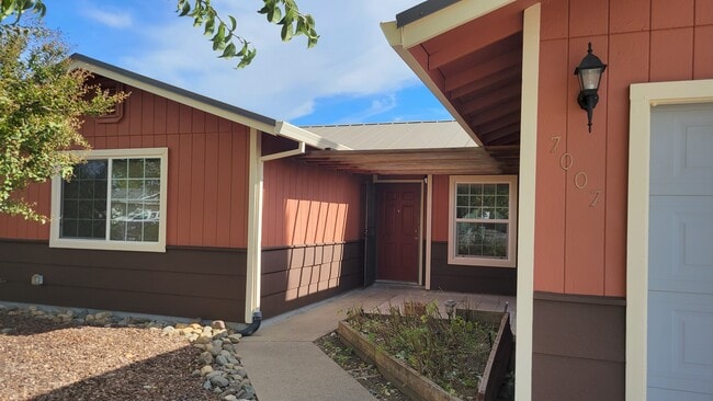7007 David Trl in Redding, CA - Building Photo - Building Photo