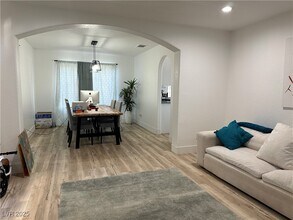 2 Ranger Ct in Henderson, NV - Building Photo - Building Photo