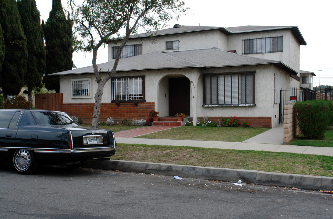 812 S Flower St in Inglewood, CA - Building Photo