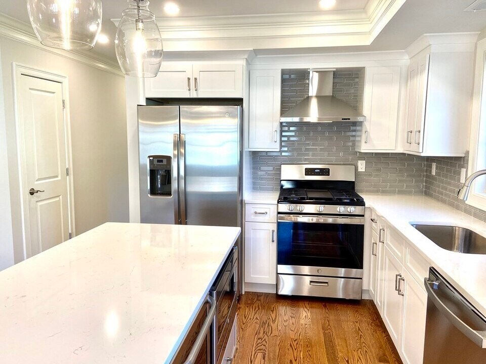 8 Maplewood St in Boston, MA - Building Photo