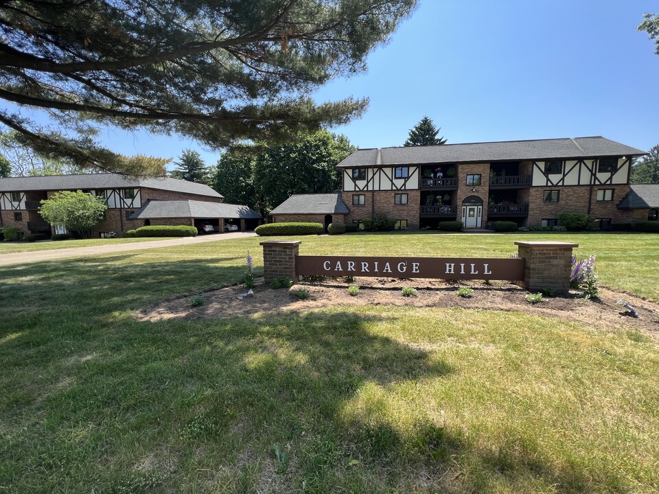 Carriage Hill Apartments: A 55 and Better ... in Canton, OH - Building Photo