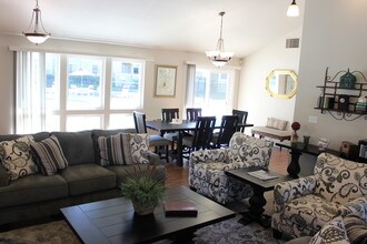Amberwood Apartments in San Jose, CA - Foto de edificio - Building Photo