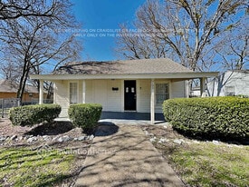 705 N Alamo Rd in Rockwall, TX - Building Photo