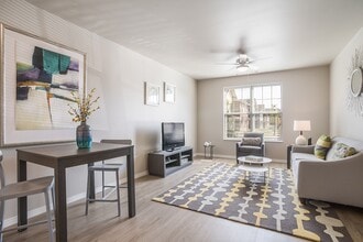 West Park Apartments in Tulsa, OK - Foto de edificio - Building Photo