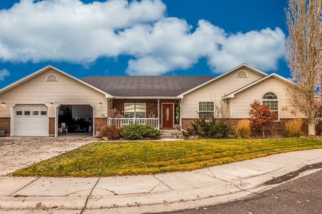 property at 396 Palomino Dr