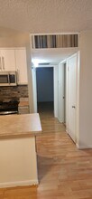 8601 International Ave, Unit 104 in Canoga Park, CA - Building Photo - Building Photo