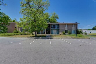 329 W Main St in Lexington, SC - Foto de edificio - Building Photo