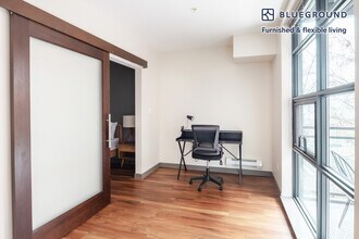 1520 Eastlake Ave E-Unit -FL3-ID6 in Seattle, WA - Building Photo - Building Photo