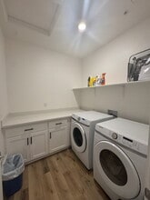 2445 Town Cir in Sacramento, CA - Building Photo - Building Photo