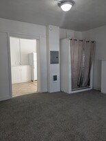 303 S 5th St, Unit 13 in Klamath Falls, OR - Building Photo