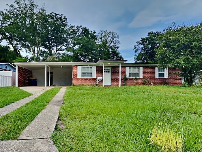 2333 Maple Leaf Dr E in Jacksonville, FL - Building Photo