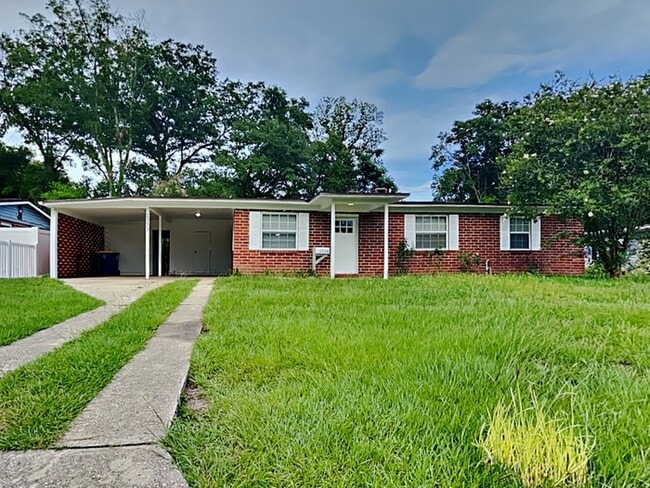 property at 2333 Maple Leaf Dr E