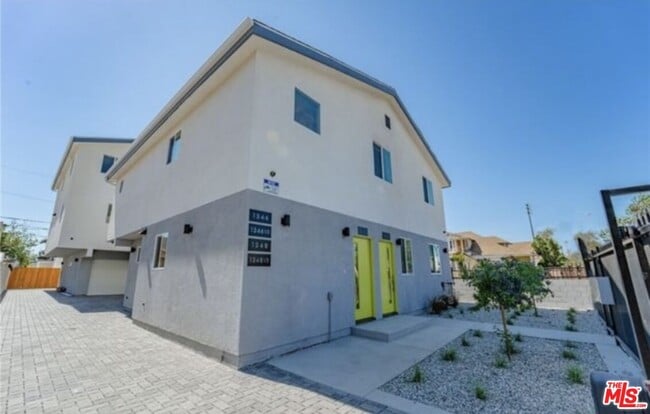 1348 E Vernon Ave in Los Angeles, CA - Building Photo - Building Photo