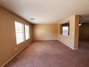 348 Bella Calabria Ave in Las Vegas, NV - Building Photo - Building Photo