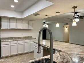 2121 W Sequoia Dr in Phoenix, AZ - Building Photo - Building Photo