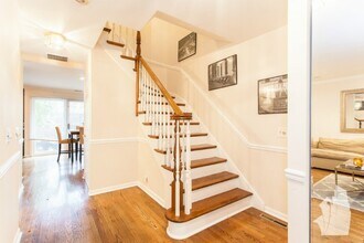 1330 N La Salle Dr-Unit -104 in Chicago, IL - Building Photo - Building Photo