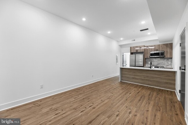 3934 W Girard Ave in Philadelphia, PA - Building Photo - Building Photo