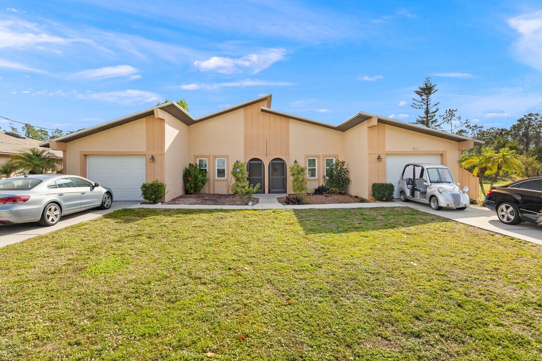 1237 SE 24th Ave in Cape Coral, FL - Foto de edificio