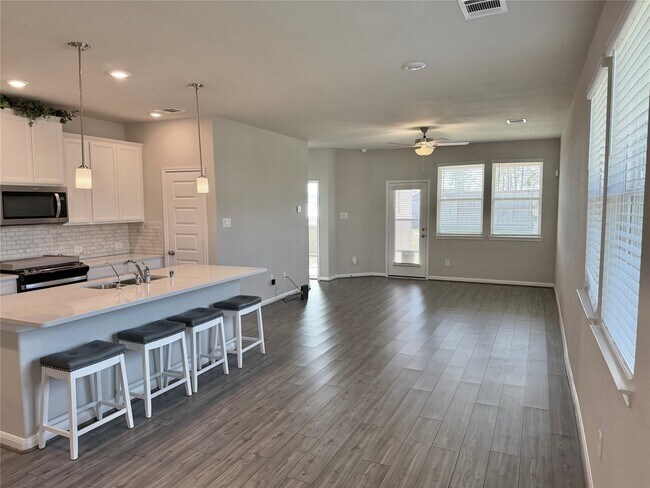 2047 W Darlington Oak Ct in Conroe, TX - Building Photo - Building Photo