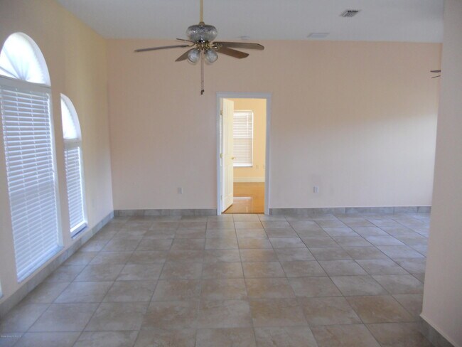 384 Abello Rd SE in Palm Bay, FL - Building Photo - Building Photo