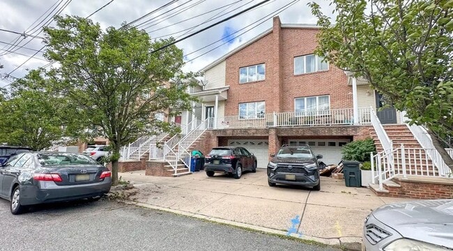 property at 161 W 53rd St