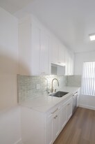 5457 Laurel Canyon Blvd, Unit 206 in Los Angeles, CA - Building Photo