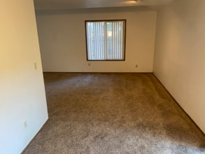 5499 Nicole Ct SE in Salem, OR - Foto de edificio - Building Photo