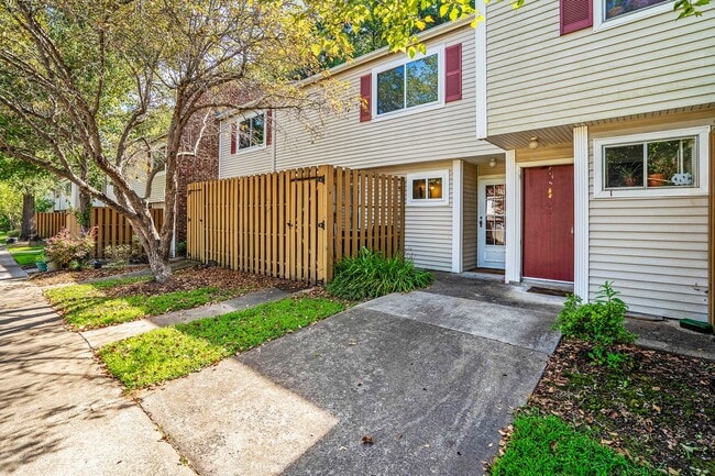 220 Elizabeth St in Chapel Hill, NC - Building Photo - Building Photo